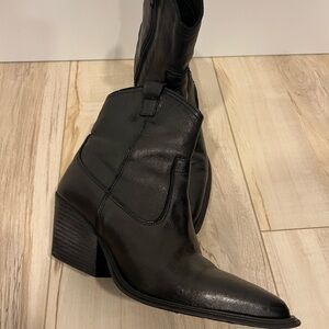 Made in Italy Black Heeled short cowgirl Boot for Women